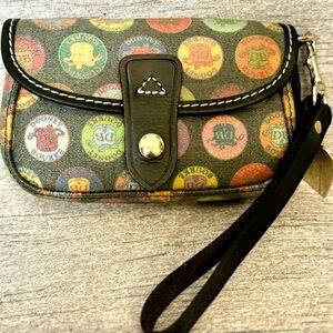 Dooney & Bourke - VINTAGE 90’s - Wristlet with Black Snap Closure - Made in USA